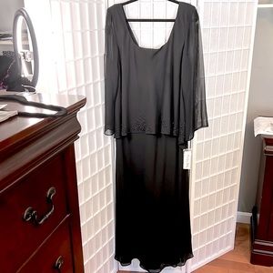 Chelsea Nites Woman’s Gown Black with Beaded Edging Long Chiffon Sleeves New 18W